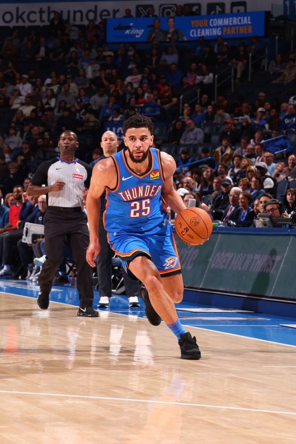 安全配资门户网 哨声满天飞! 雷霆力克76人, 全场57犯规+72罚, 夏联变罚球大战