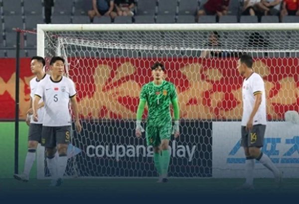 重庆股票配资平台 差距不小! 国足0-3众生相, 新帅无奈张玉宁叉腰叹息! 高天意懵了